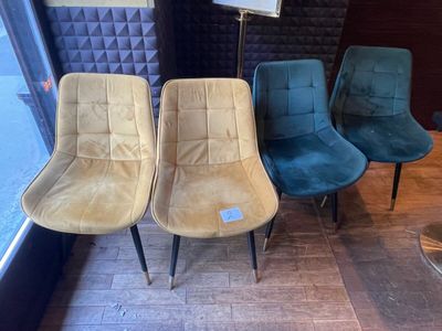 several chairs are lined up in a row in front of a window