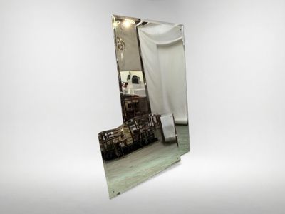 Deux miroirs à accrocher. H : 160 L : 99 cm.