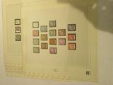 une photo d'une photo d'un mur avec des timbres dessus
