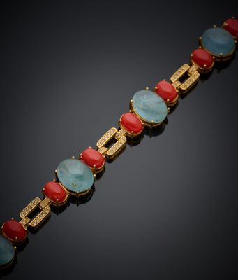 un gros plan sur un bracelet orné de pierres rouges, bleues et vertes