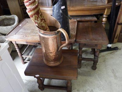a vase that is sitting on a table in a room