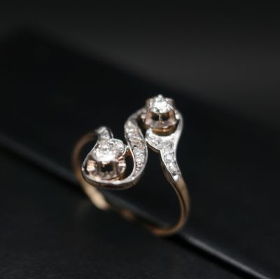 Bague en "Toi et Moi" en or jaune 750 sertie de diamants.