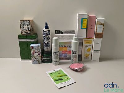 de nombreux types de produits de soins de la peau sur la table