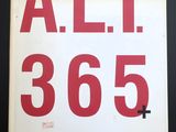 un panneau rouge et blanc sur lequel est inscrit « alt 3655 »