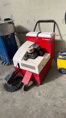 Balayeuse de cour thermique RCM R500T En l'état