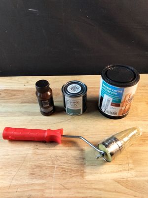 Lot de 4 articles de peinture (pinceau, peinture acrylique l…