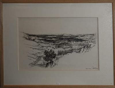 dessin représentant un paysage, encadré dans un cadre en bois et accroché au mur
