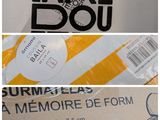 trois images représentant une boîte avec une étiquette et une image représentant une boîte avec une étiquette