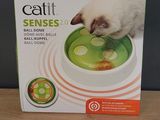 emballage d'un bol Catit Senses avec un chat en train de manger dedans