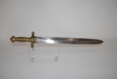 an image of a knife that is on a table