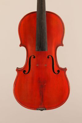 un violon rouge avec un archet noir sur fond blanc