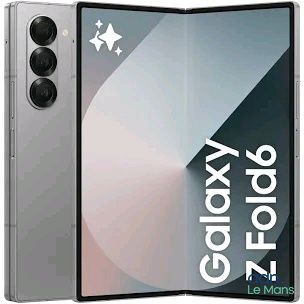 un gros plan sur l'arrière d'un téléphone pliable de la marque Galaxy