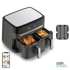 un gros plan sur une friteuse à air chaud avec deux plateaux remplis d'aliments