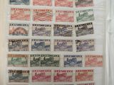la photo d'un livre portant de nombreux timbres