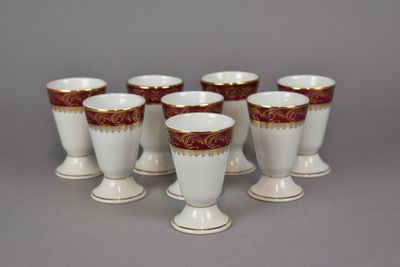 LIMOGES - Lot de 8 mazagrans en porcelaine blanche à décor s…