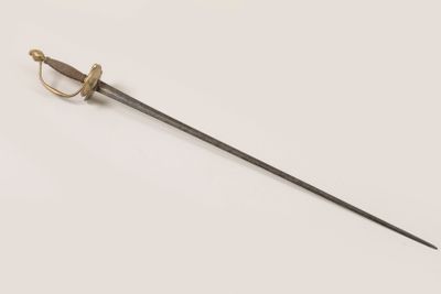 Epée d’officier en modèle dit uniforme, fin du XVIIIe siècle…