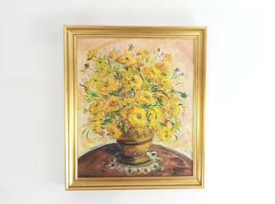 tableau représentant des fleurs jaunes dans un vase posé sur une table dans une pièce