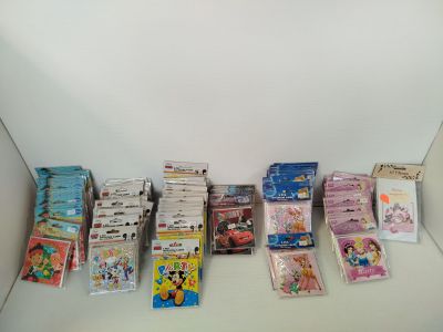 beaucoup de livres pour enfants sur l'étagère