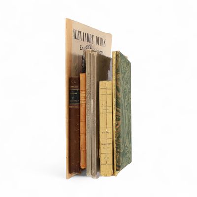 une pile de livres superposés