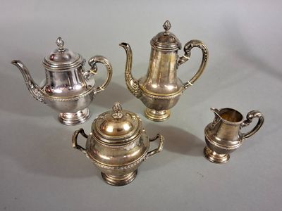 Service à thé et café en métal argenté à décor de rangs de p…