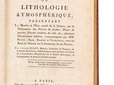 un livre ouvert sur lequel figure la photo d'un homme