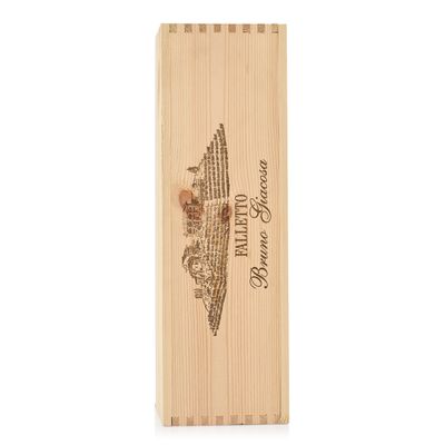 une boîte en bois contenant une bouteille de vin et portant une étiquette