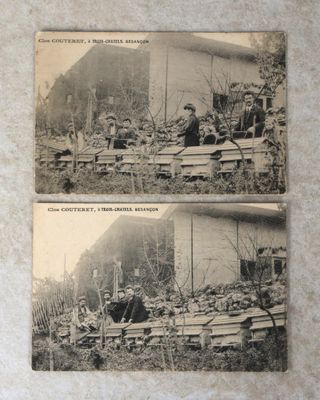 deux photos en noir et blanc montrant deux hommes assis sur un banc