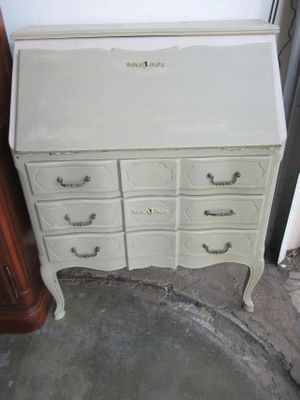 215.65 - BUREAU EN BOIS LAQUE DE STYLE LOUIS XV - 101x80 cm …