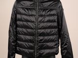 une veste noire sur un mannequin mannequin mannequin mannequin mannequin mannequin mannequin mannequin mannequin mannequin