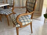 a table and four chairs in a room