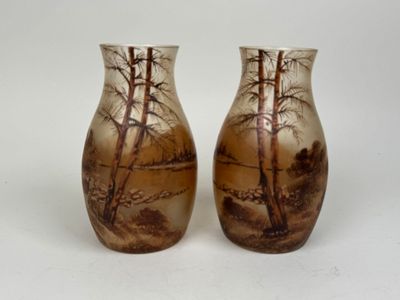 two vases that are sitting side by side on a table