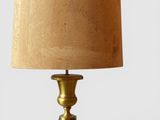 an image of a lamp that is sitting on a table