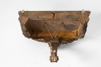 Console d'applique en bois sculpté et doré reposant sur un p… (photo 2)