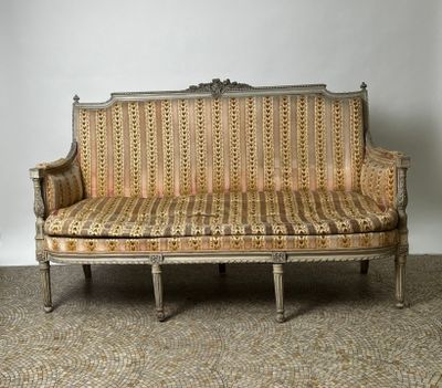 a couch that is sitting on a carpeted floor