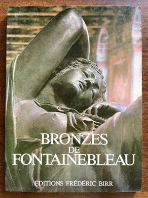 la couverture d'un livre sur laquelle figure la statue d'une femme allongée sur le dos