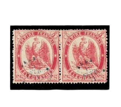 deux timbres rouges et blancs sur lesquels figure un oiseau