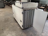 Un lot de 2 flight-cases blancs sur roulettes à cornières al… (photo 2)