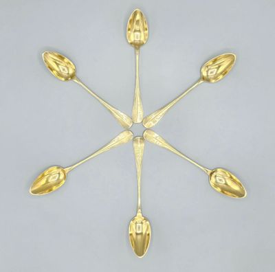 un ensemble de six cuillères plaquées or en forme de flocon de neige
