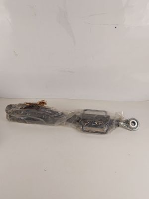 gros plan d'un objet métallique sur une surface blanche