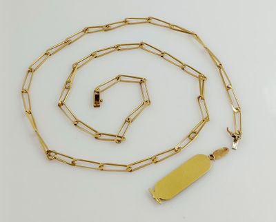un ensemble composé d'un collier et d'un bracelet plaqués or, avec une chaîne en or