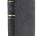 un livre en cuir noir avec des bordures dorées et une couverture noire