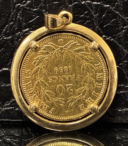 Pendentif en or 18 carats 750 millièmes à décor d’une pièce de mo...