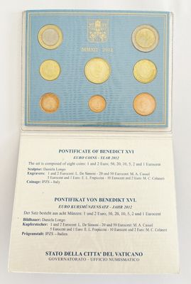une image représentant un lot de quatre pièces différentes dans une boîte