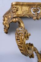 Console en bois sculpté et doré, la ceinture mouvementée à d… (photo 5)