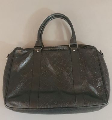 Christian Lacroix. Sac en cuir teinté noir monogrammé, à deu…