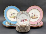 many plates that are stacked on top of each other