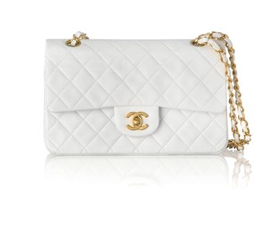 Sac Chanel à rabat en cuir d'agneau matelassé blanc