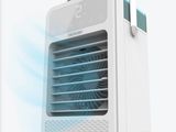 un climatiseur blanc muni d'une horloge numérique