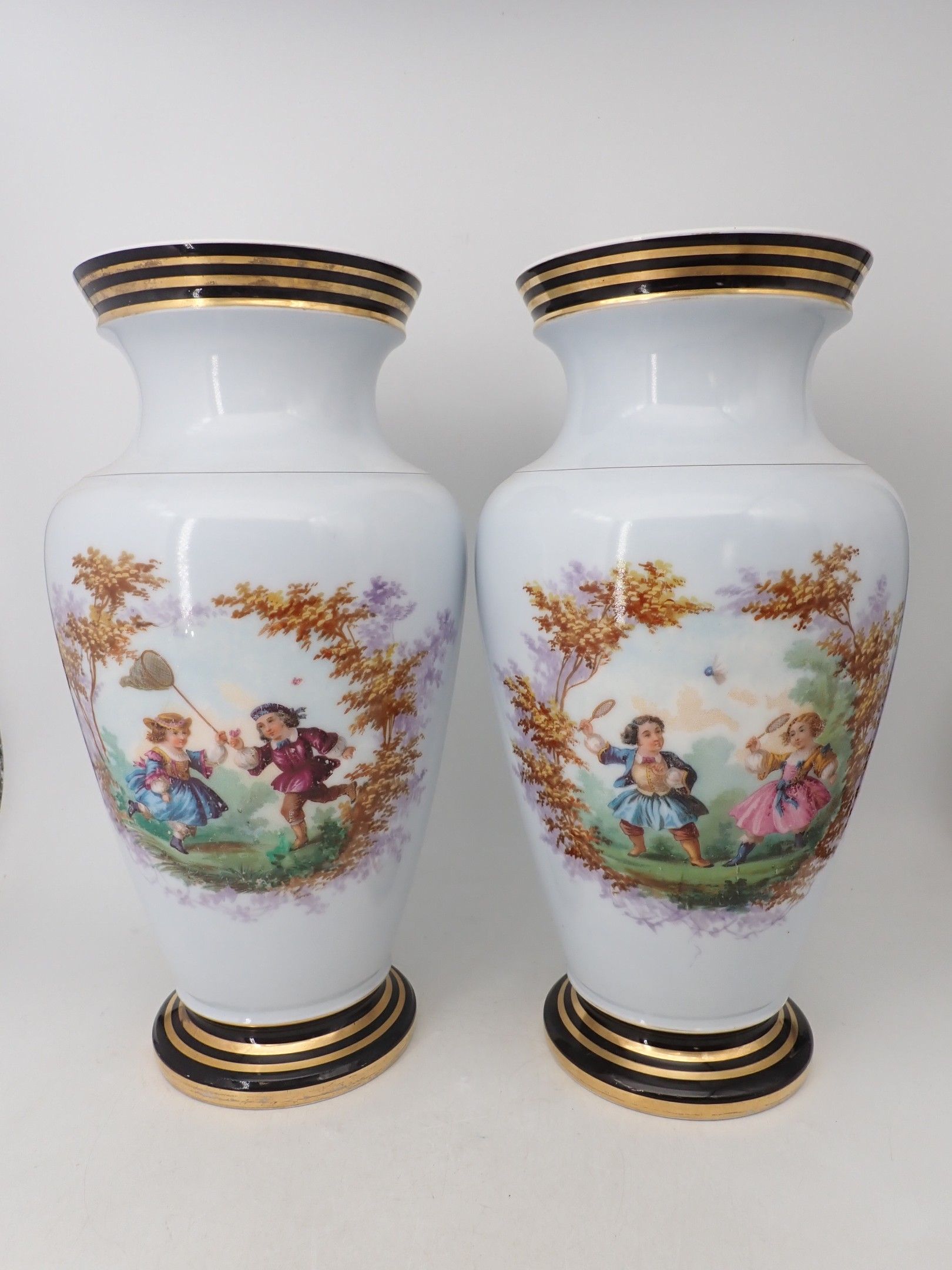 Paire de vases en porcelaine, fin XIXème, à décors d'enfants…