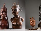 Plusieurs sculptures de formes et de tailles variées sont exposées sur une table